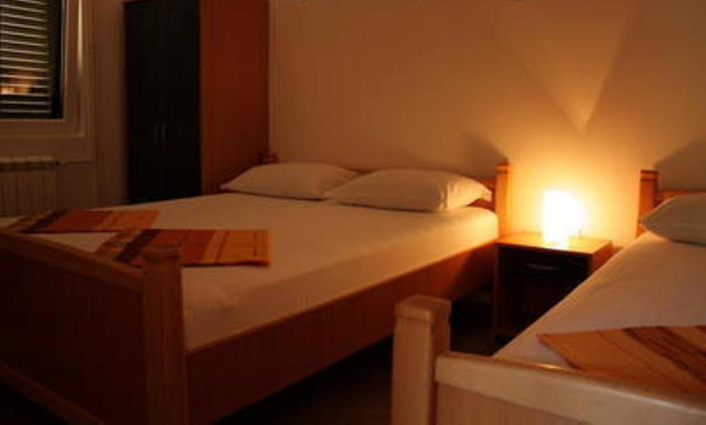 Apartments & Rooms M Petrovac Pokoj fotografie