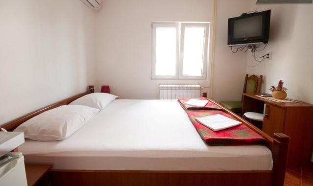 Apartments & Rooms M Petrovac Pokoj fotografie